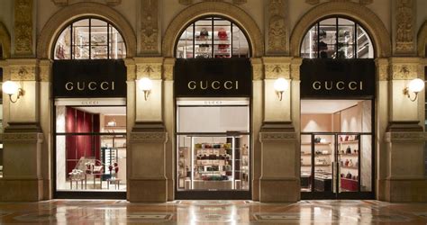 negozio gucci a milano|gucci outlet in milan.